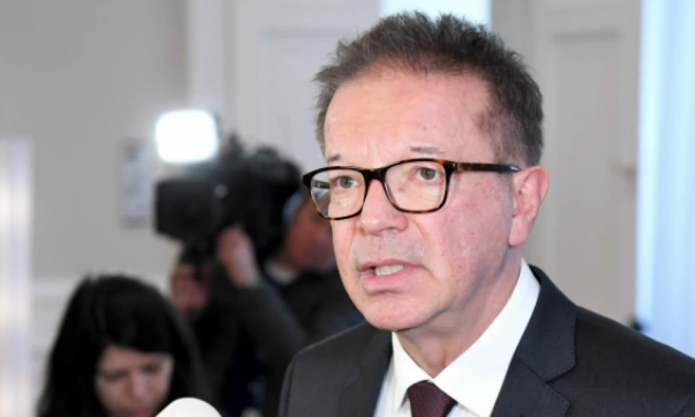 Αυστρία: Παραιτήθηκε ο υπουργός Υγείας λόγω υπερκόπωσης